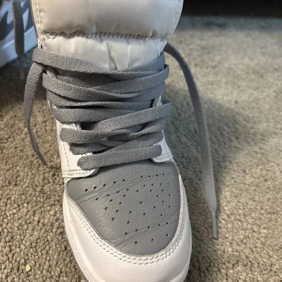 YOUTH Nike Jordan 1's gray/white retro high OG stealth. SIZE 4 -**NO BOX - Picture 14 of 16